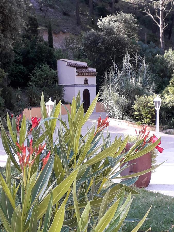 Les Restanques - Chambre D'Hotes Cuges-les-Pins Exterior photo