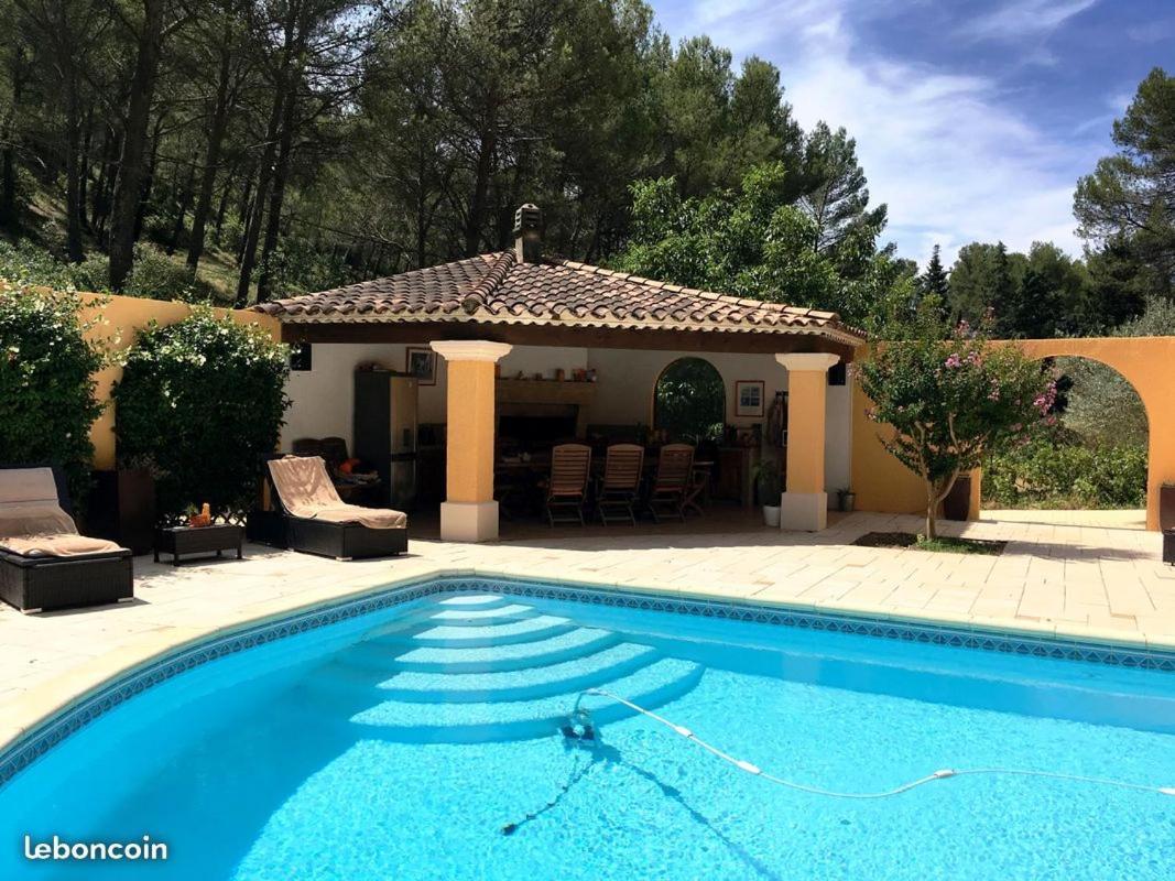 Les Restanques - Chambre D'Hotes Cuges-les-Pins Exterior photo