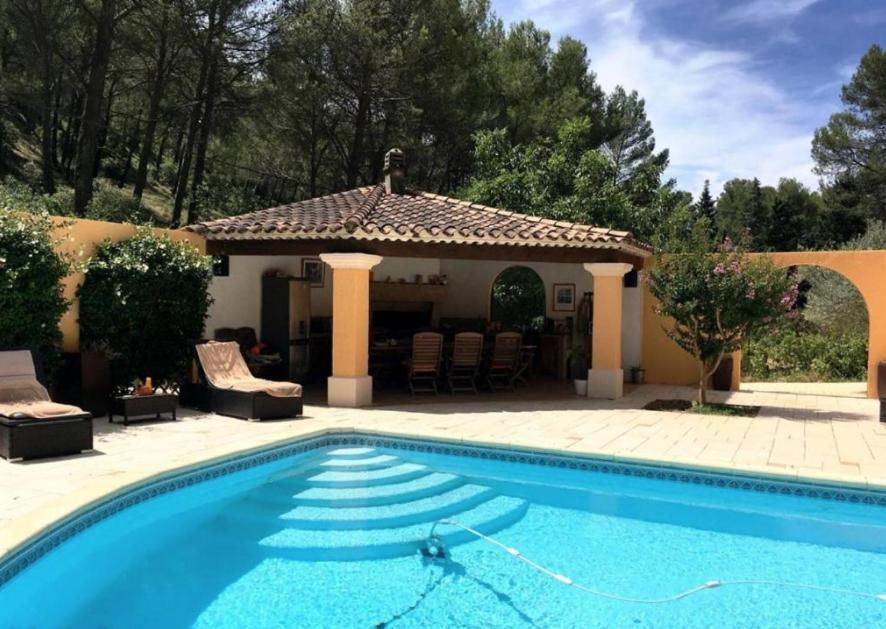 Les Restanques - Chambre D'Hotes Cuges-les-Pins Exterior photo